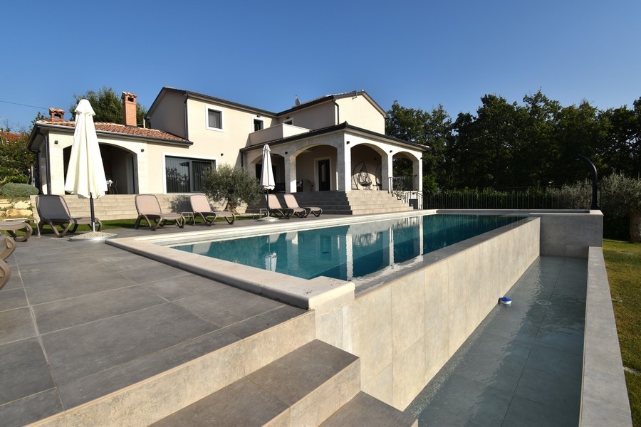 Beautiful villa with a large terrace and beautifully landscaped garden - H2811 Real Estate Croatia