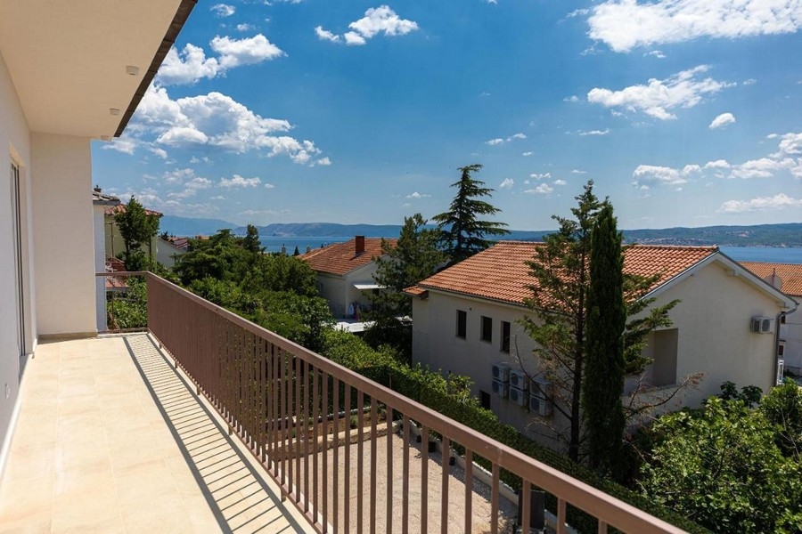 Spacious balcony with a fantastic panorama - Real Estate Croatia