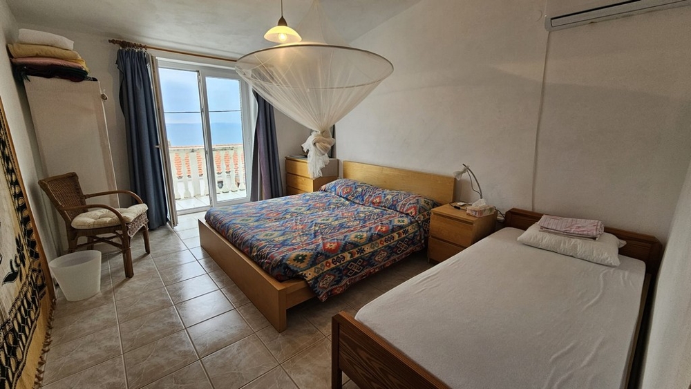Second bedroom with two beds and sea view in house for sale in Karlobag
