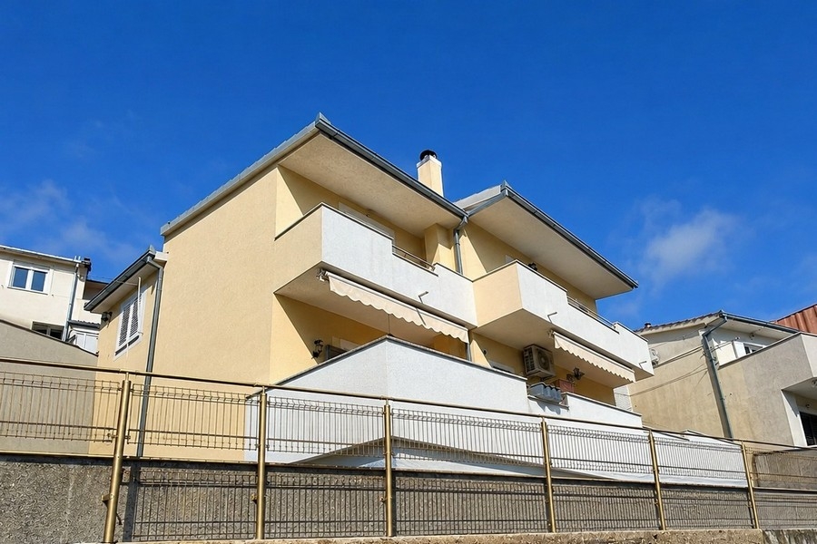 Apartment house in Split with balconies