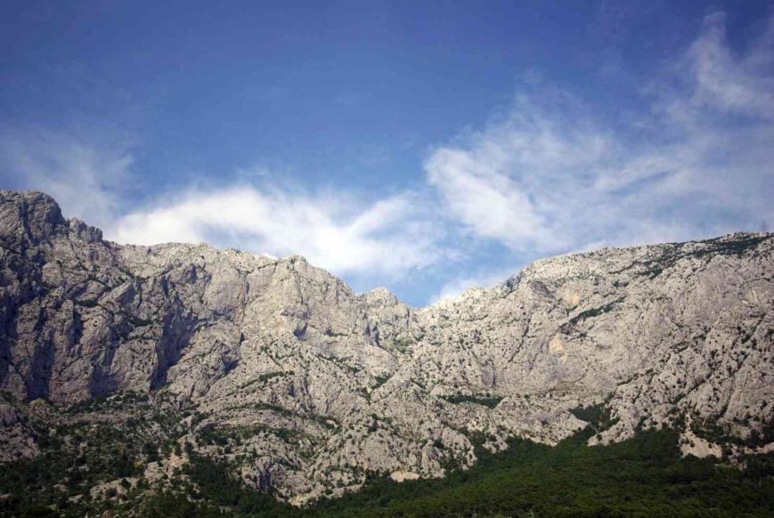 Villa H428 is located at the foot of the Biokovo Mountains.