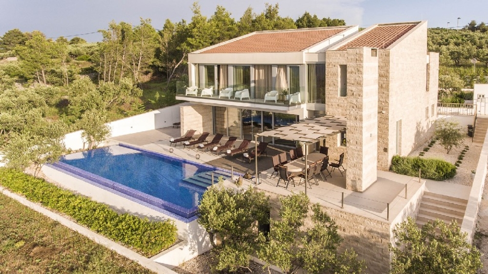 Large swimming pool with panoramic views - Property H512 in Croatia, island Brac.