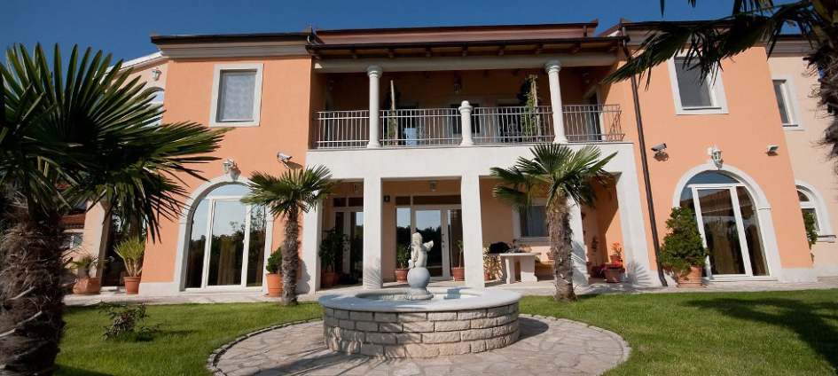Front view of the luxury villa for sale in Medulin.