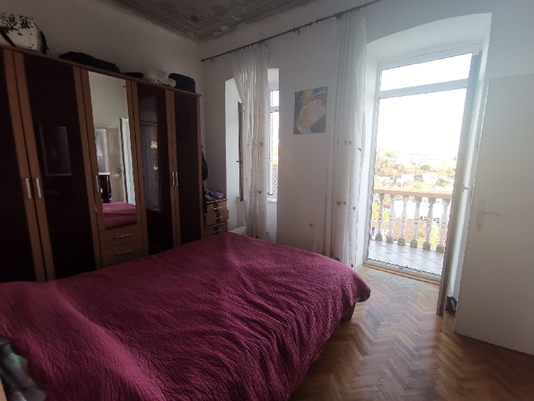 Bedroom and access to the terrace with a beautiful view of Crikvenica and the sea.