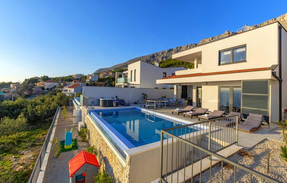 Buy real estate with sea view in Croatia - Panorama Scouting H961, Central Dalmatia, Split.