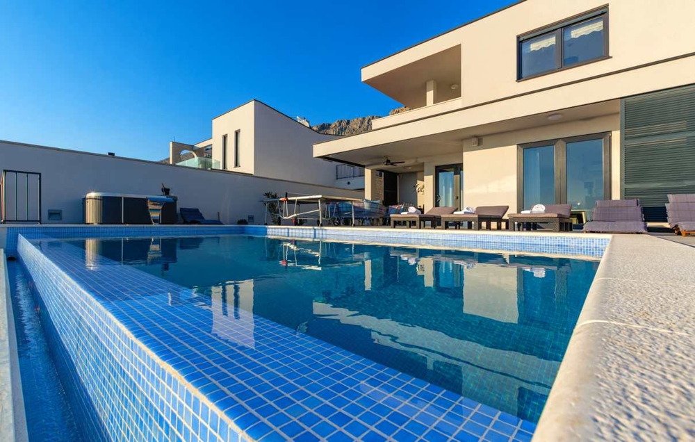 Villa with swimming pool for sale in Croatia, Dalmatia region.
