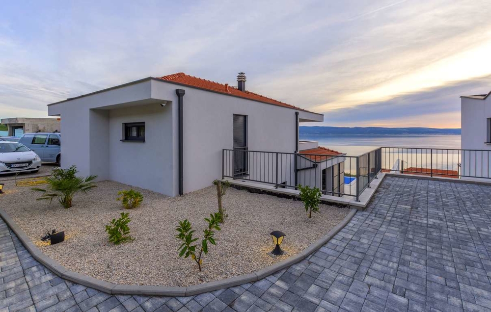 Newly built villa on a slope near Split for sale.