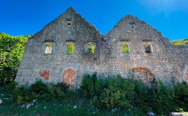 Stone ruin for sale in Croatia - Panorama Scouting.